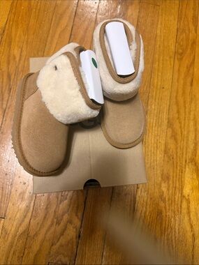 UGG Baby Cozy Shearling Booties in Chestnut NEW